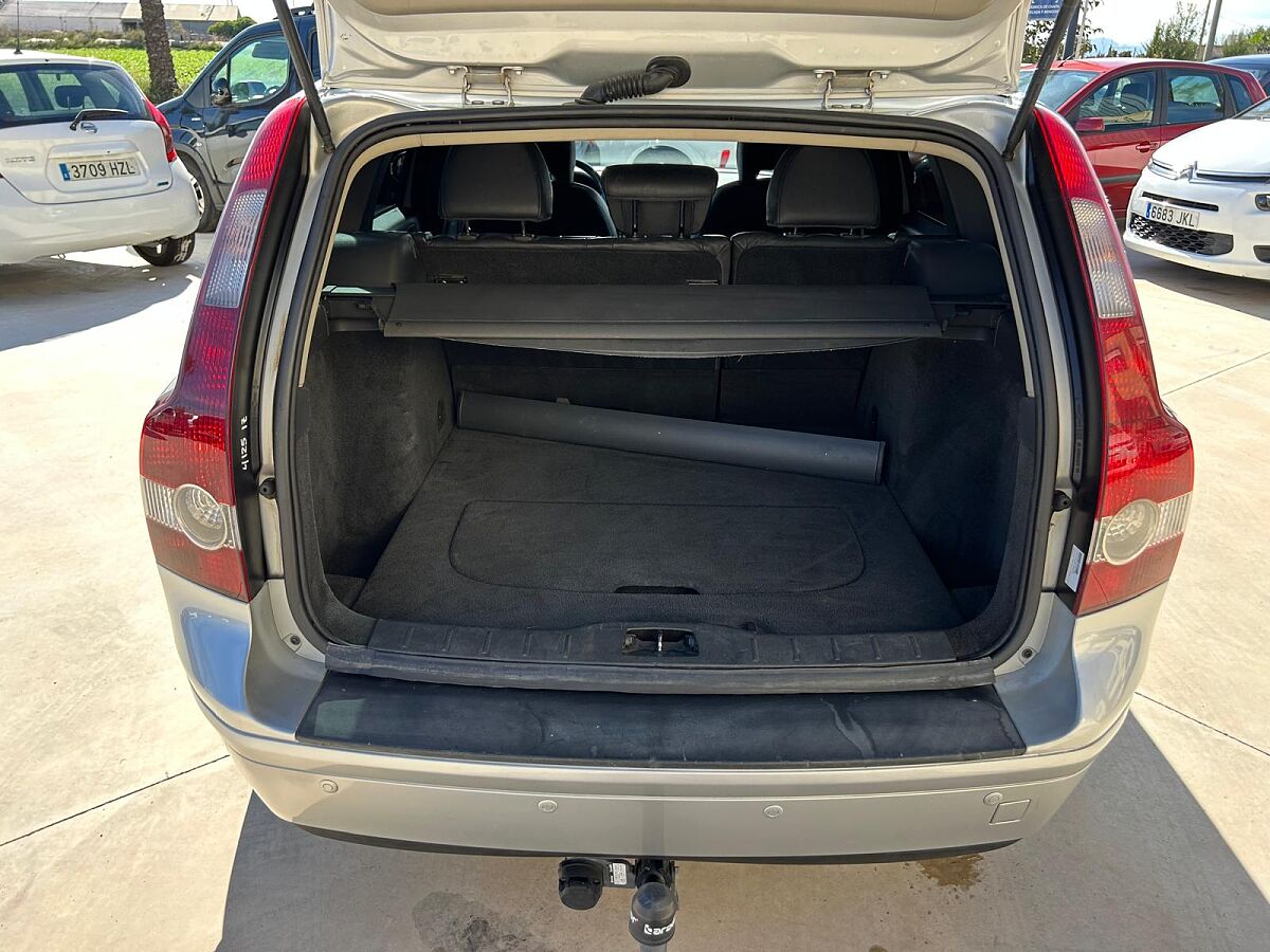 VOLVO V5 ESTATE 2.4 AUTO SPANISH LHD IN SPAIN ONLY 115000 MILES SUPERB 2007